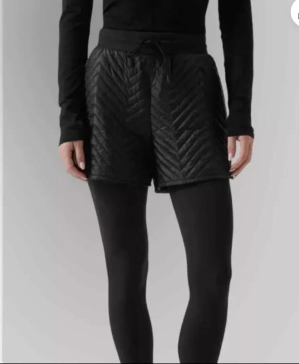 Athleta Black Apres Quilted Ski Shorts Women's Size 6 Water and Wind Resistant
